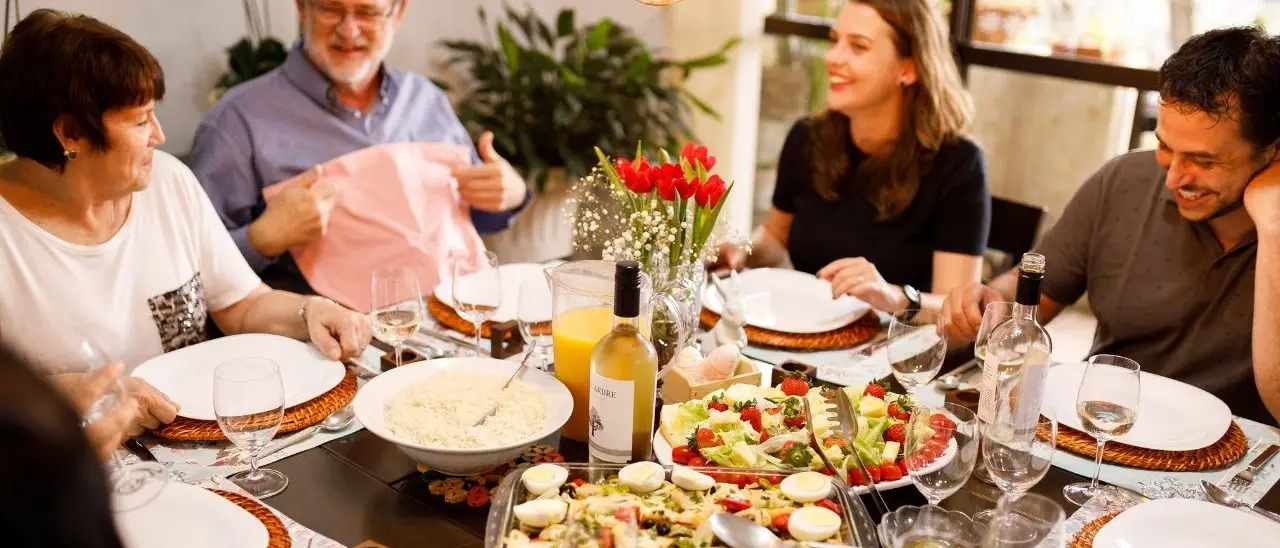 Pranzo di Pasqua, la spesa media sale a 76 euro a famiglia: i piatti tipici regione per regione