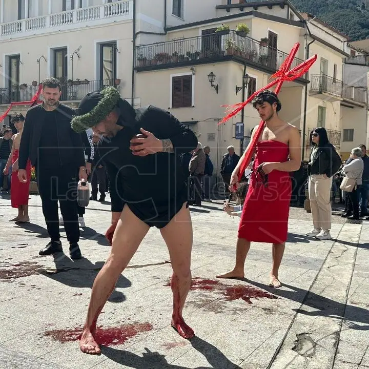 I Vattienti sono tornati: Nocera Terinese si commuove dinnanzi «al gesto indicibile dei flagellanti»