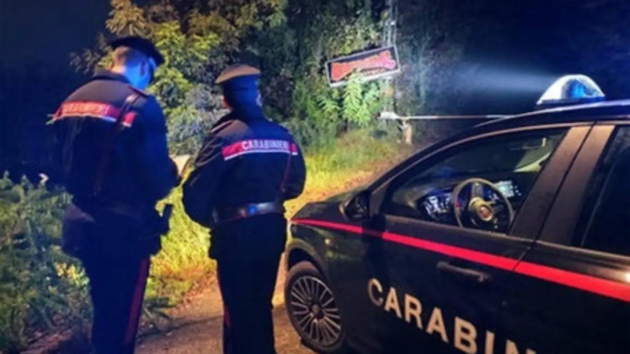 Giovane accoltellato muore nella notte in ospedale a Milano: indagano i carabinieri