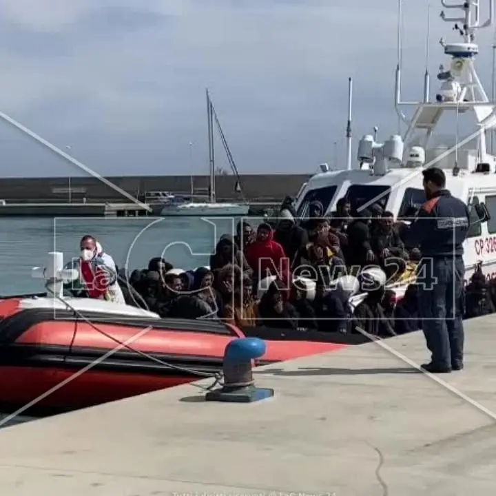 Nuovo naufragio al largo di Lampedusa: 18 migranti dispersi, recuperati 2 cadaveri