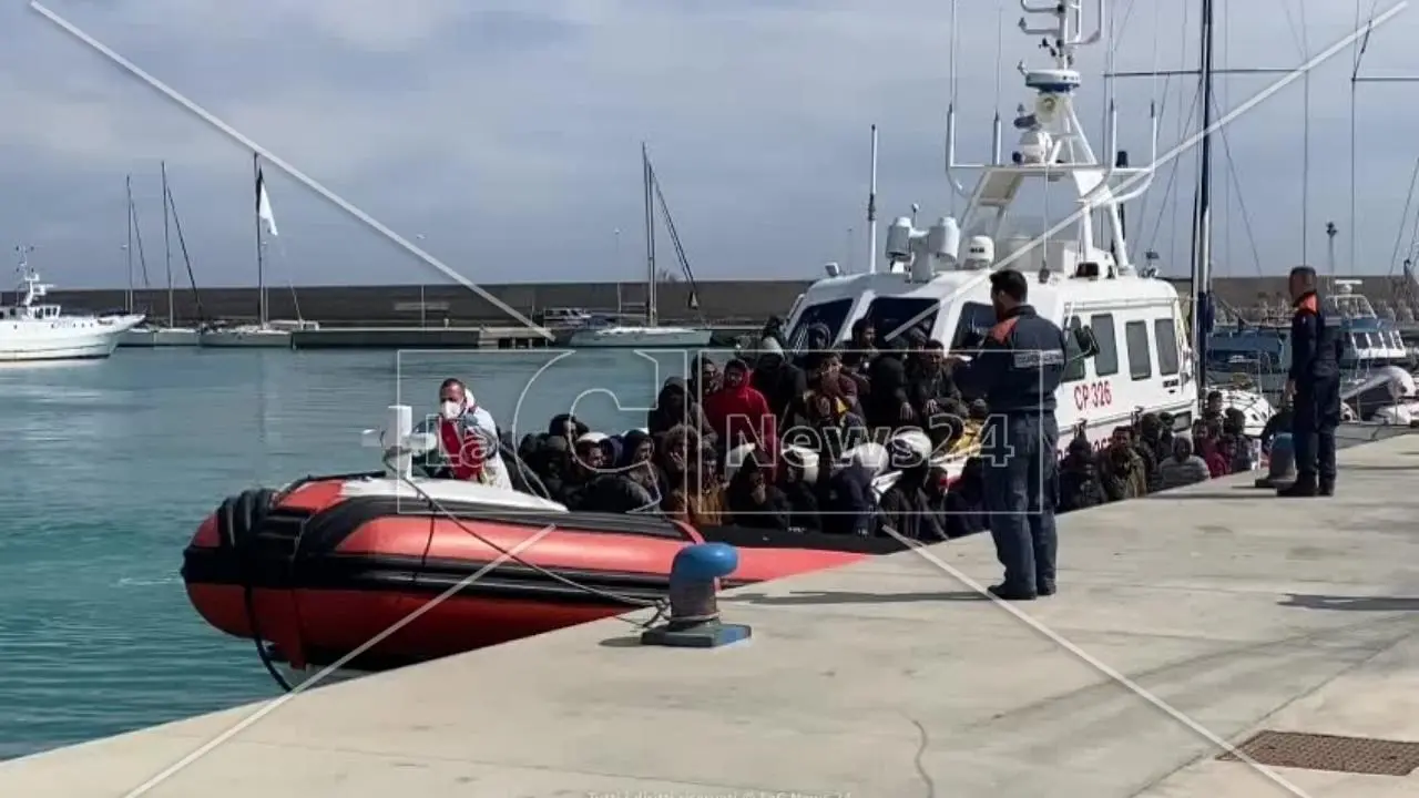 Nuovo naufragio al largo di Lampedusa: 18 migranti dispersi, recuperati 2 cadaveri