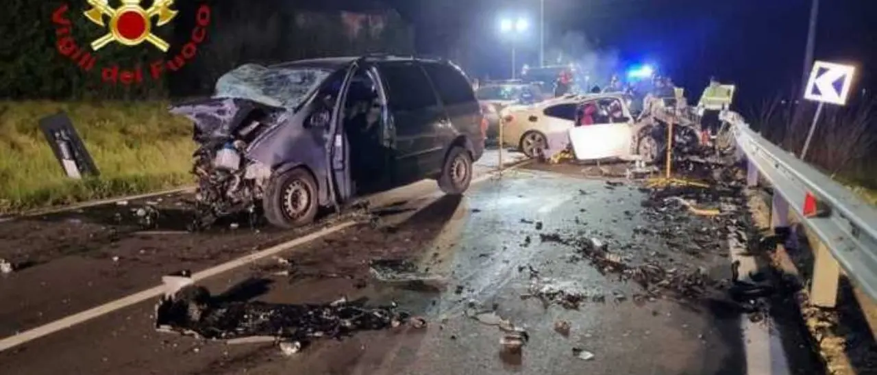 Drammatico incidente nell’Astigiano, nello scontro tra due auto muoiono quattro giovani