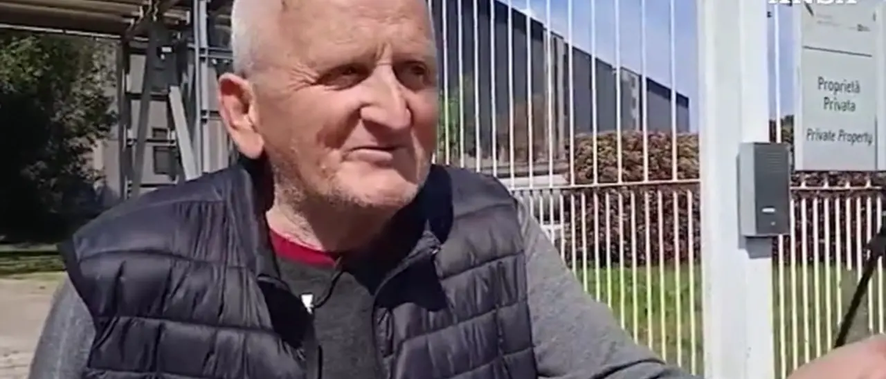 Dalla Calabria a Milano per sostenere Berlusconi: «Gli ho portato l’acqua benedetta di San Francesco di Paola»