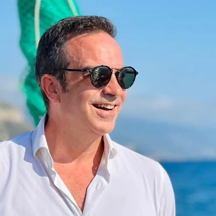 Giornata del mare, Occhiuto: «Serve che ognuno faccia la propria parte. Chi ama la Calabria non inquina»