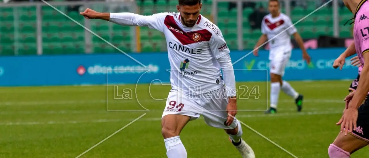 Sei punti fondamentali: la Reggina adesso può davvero pensare ai playoff. Tanti applausi per Liotti