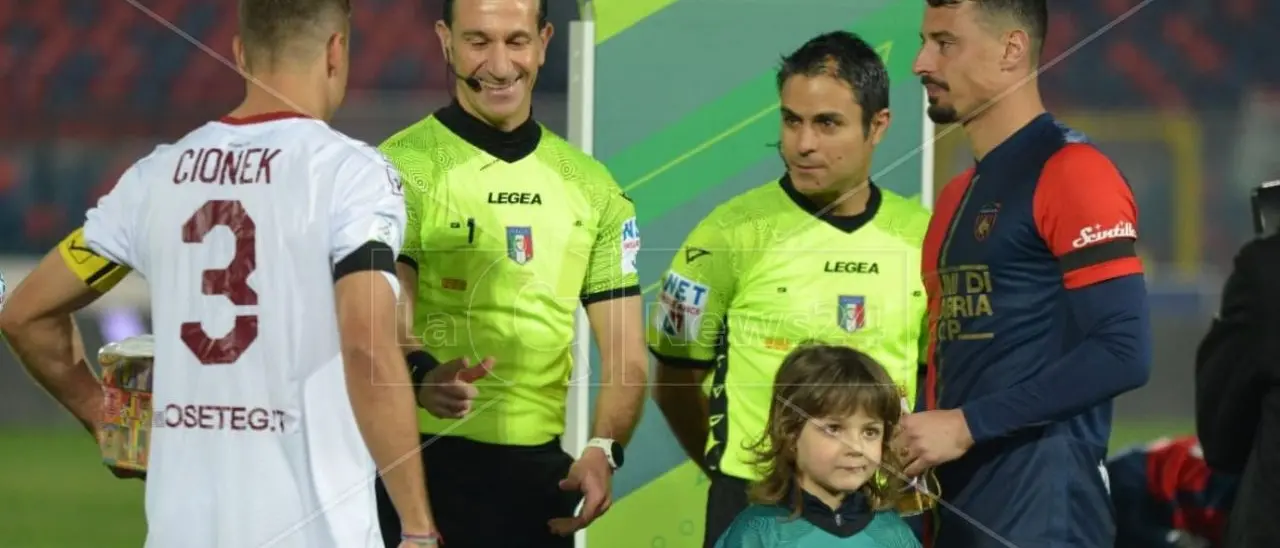 Reggina e Cosenza, le vittorie di una aiutano l’altra: la strana sinergia fra amaranto e rossoblu