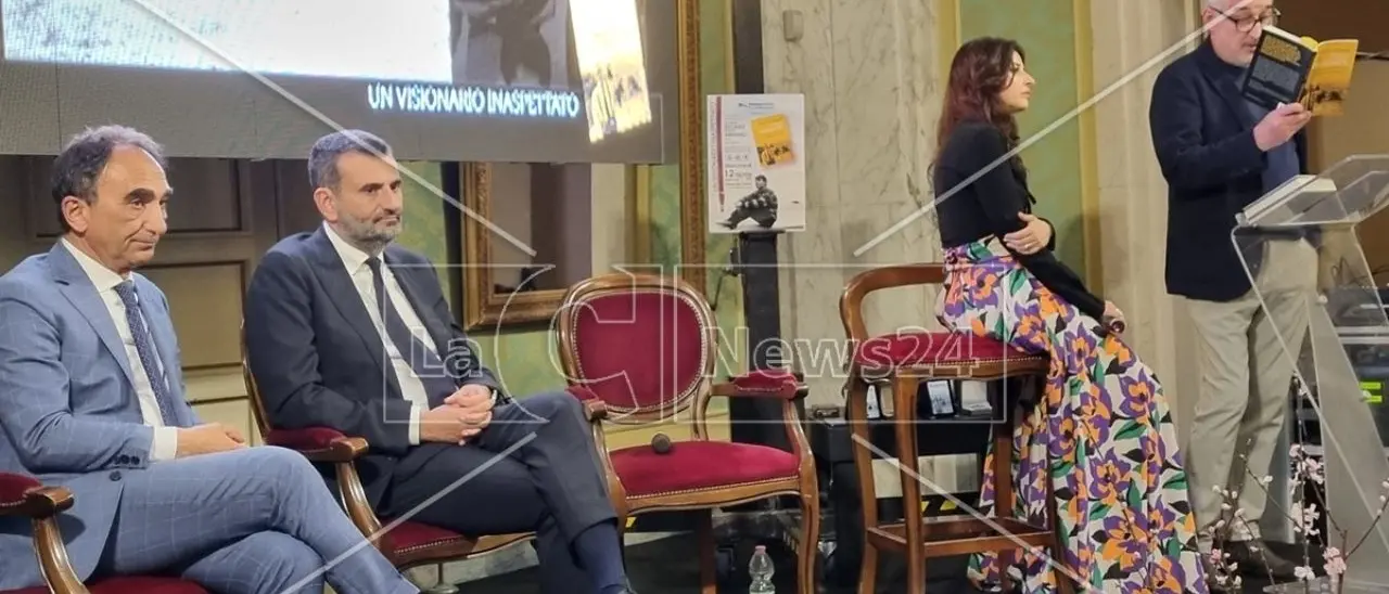 Un visionario inaspettato, presentata a Reggio la biografia di Italo Falcomatà: «Ora aspettiamo il film»