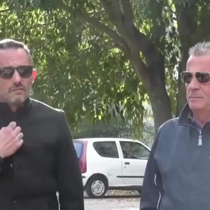 Famiglia sterminata da un incendio a Catanzaro, papà Vitaliano nella casa distrutta: «Solo macerie, non è rimasto niente»