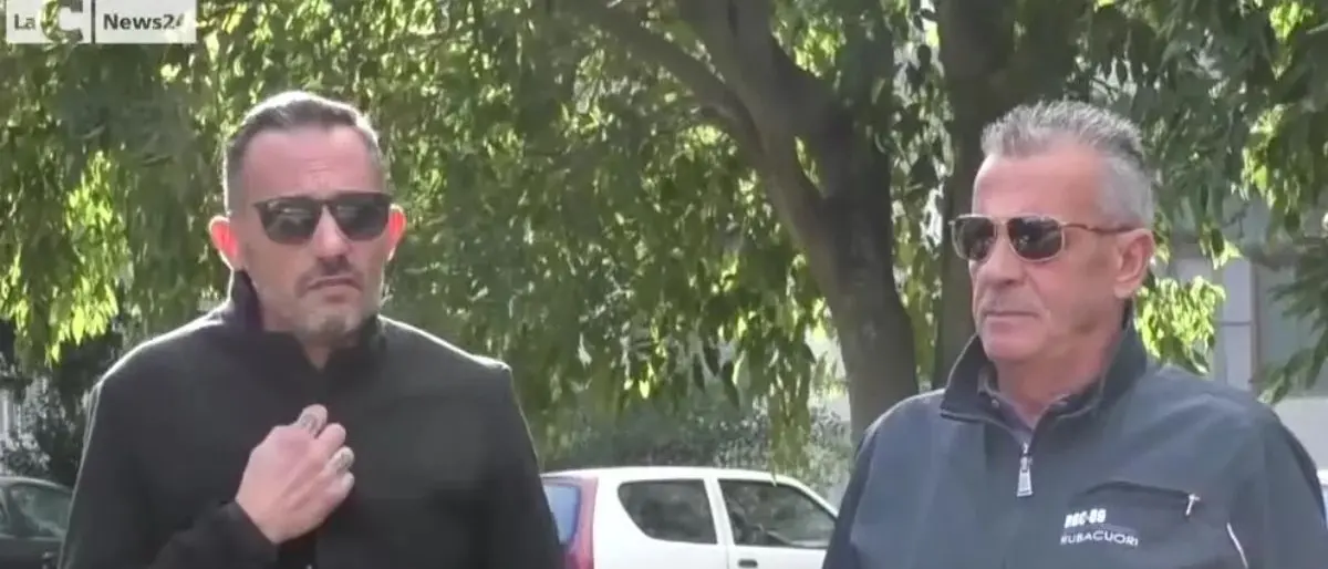 Famiglia sterminata da un incendio a Catanzaro, papà Vitaliano nella casa distrutta: «Solo macerie, non è rimasto niente»