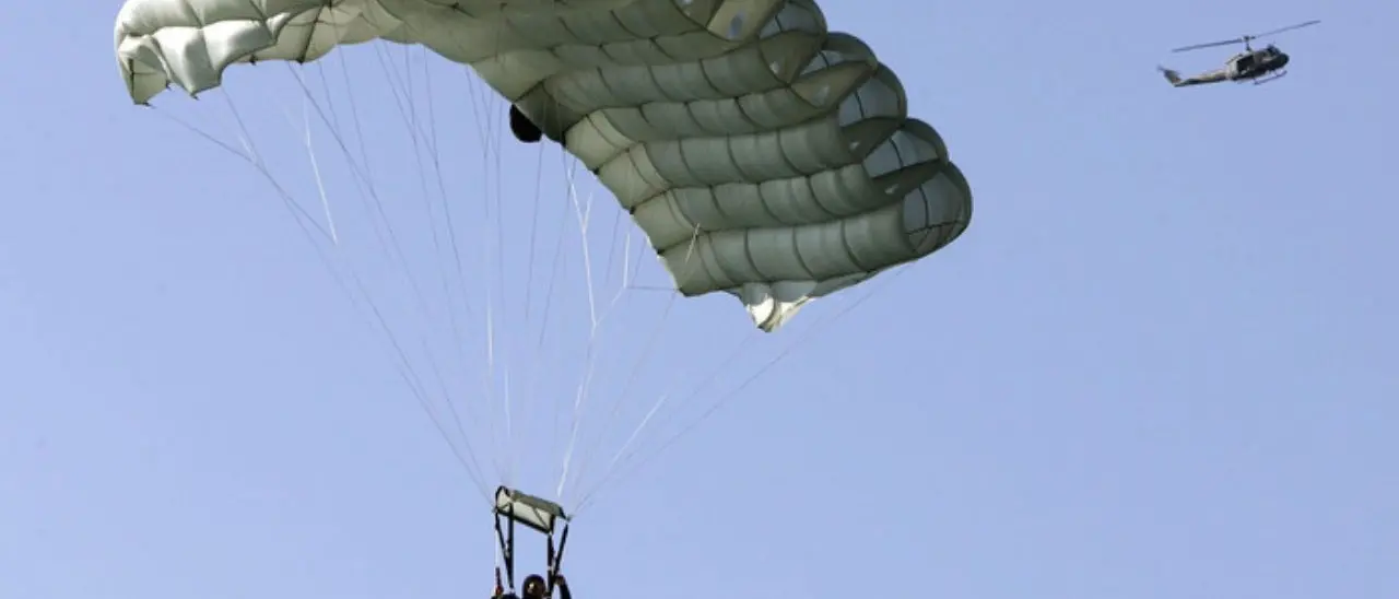 Paracadutista di Cosenza muore durante un lancio in Toscana: il corpo non presentava ferite da impatto