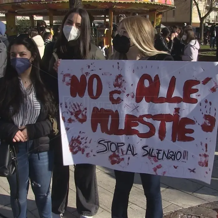 Presunte molestie al liceo di Castrolibero, il giudice: «Il prof e la studentessa non si sono incontrati a scuola»