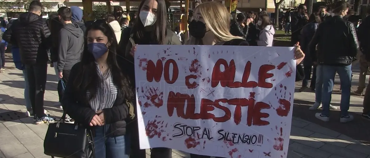 Presunte molestie al liceo di Castrolibero, il giudice: «Il prof e la studentessa non si sono incontrati a scuola»