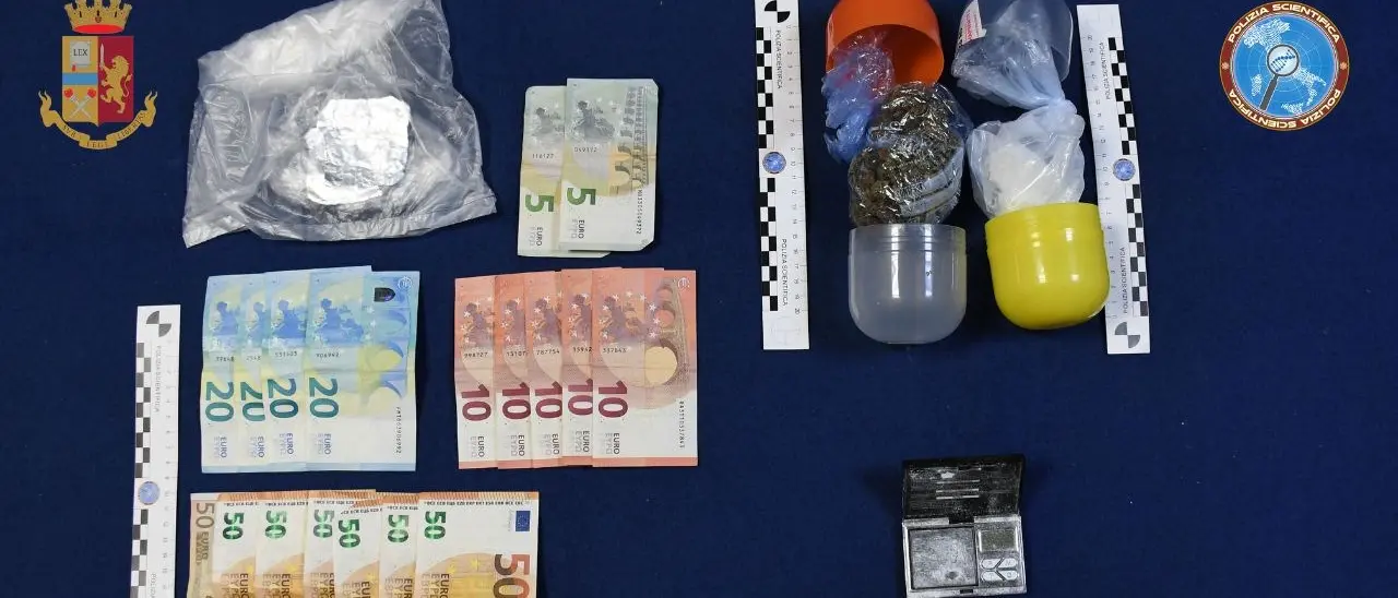 Reggio Calabria, pregiudicato agli arresti domiciliari trasforma la sua casa in centrale dello spaccio: ora è in carcere