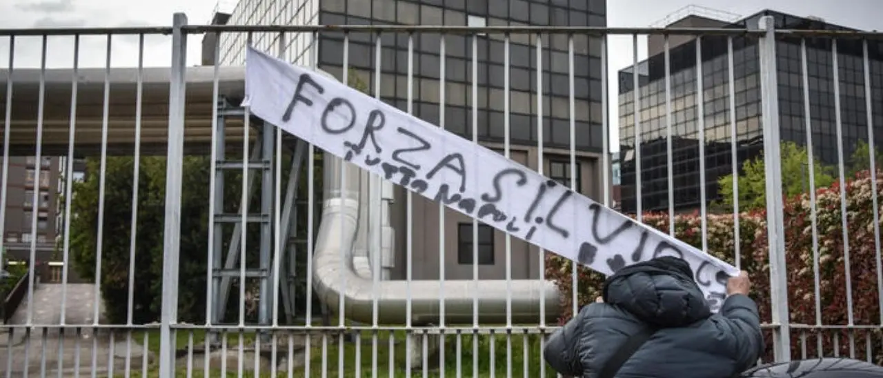 Berlusconi fuori dalla terapia intensiva dopo 12 giorni: «Condizioni in costante miglioramento»