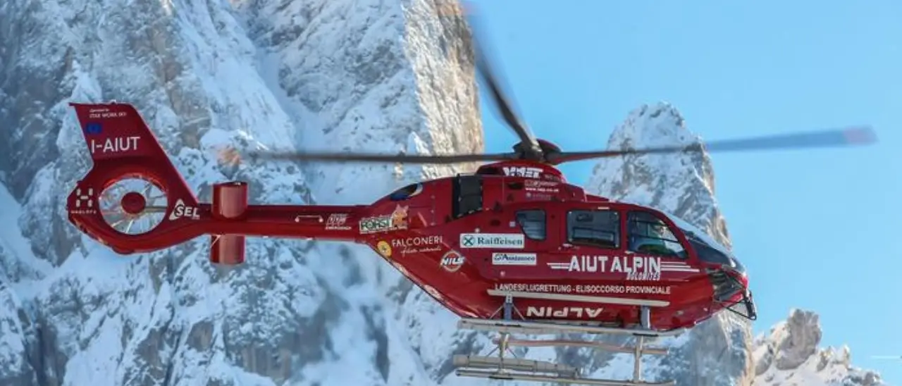 Tragedia in Alto Adige, cadavere di una donna trovato in un sacco a pelo su un prato alpino