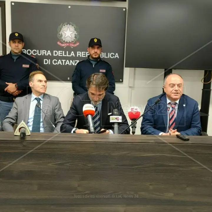 Arresti Catanzaro, il procuratore Gratteri: «Comunità rom agisce come un clan, il blitz pronto da un anno»