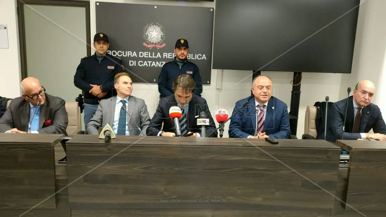 Arresti Catanzaro, il procuratore Gratteri: «Comunità rom agisce come un clan, il blitz pronto da un anno»