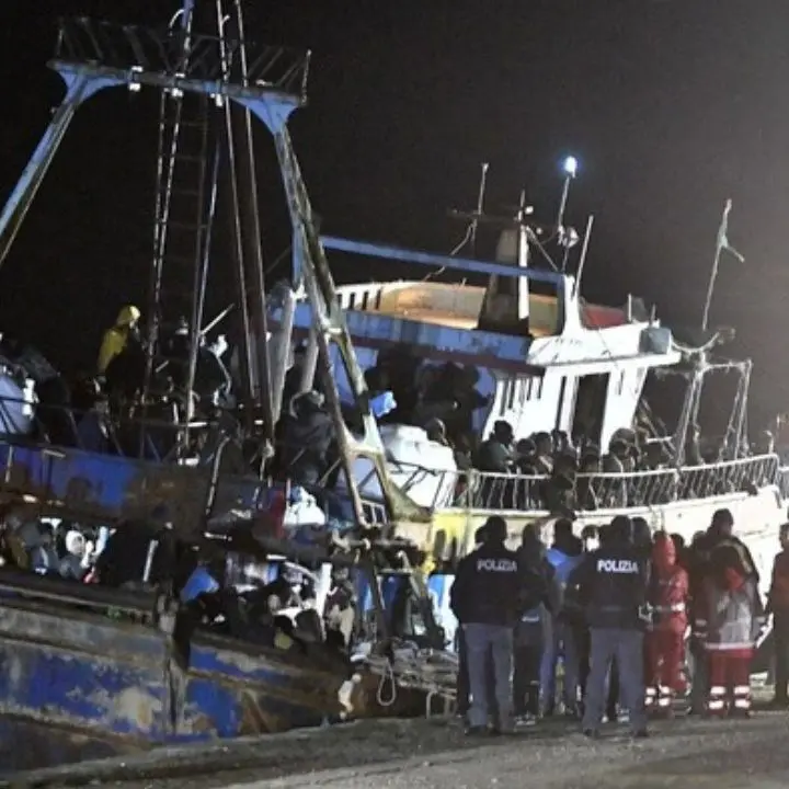 Migranti, fermati a Crotone due presunti scafisti dello sbarco al porto del 14 aprile