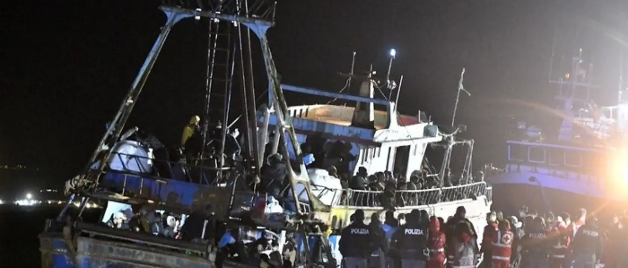 Migranti, fermati a Crotone due presunti scafisti dello sbarco al porto del 14 aprile