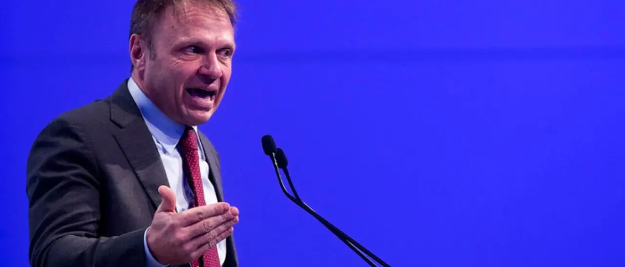 «No alla sostituzione etnica», bufera su Lollobrigida. Schlein: «Parole da suprematisti bianchi». Prodi: «Livelli brutali»