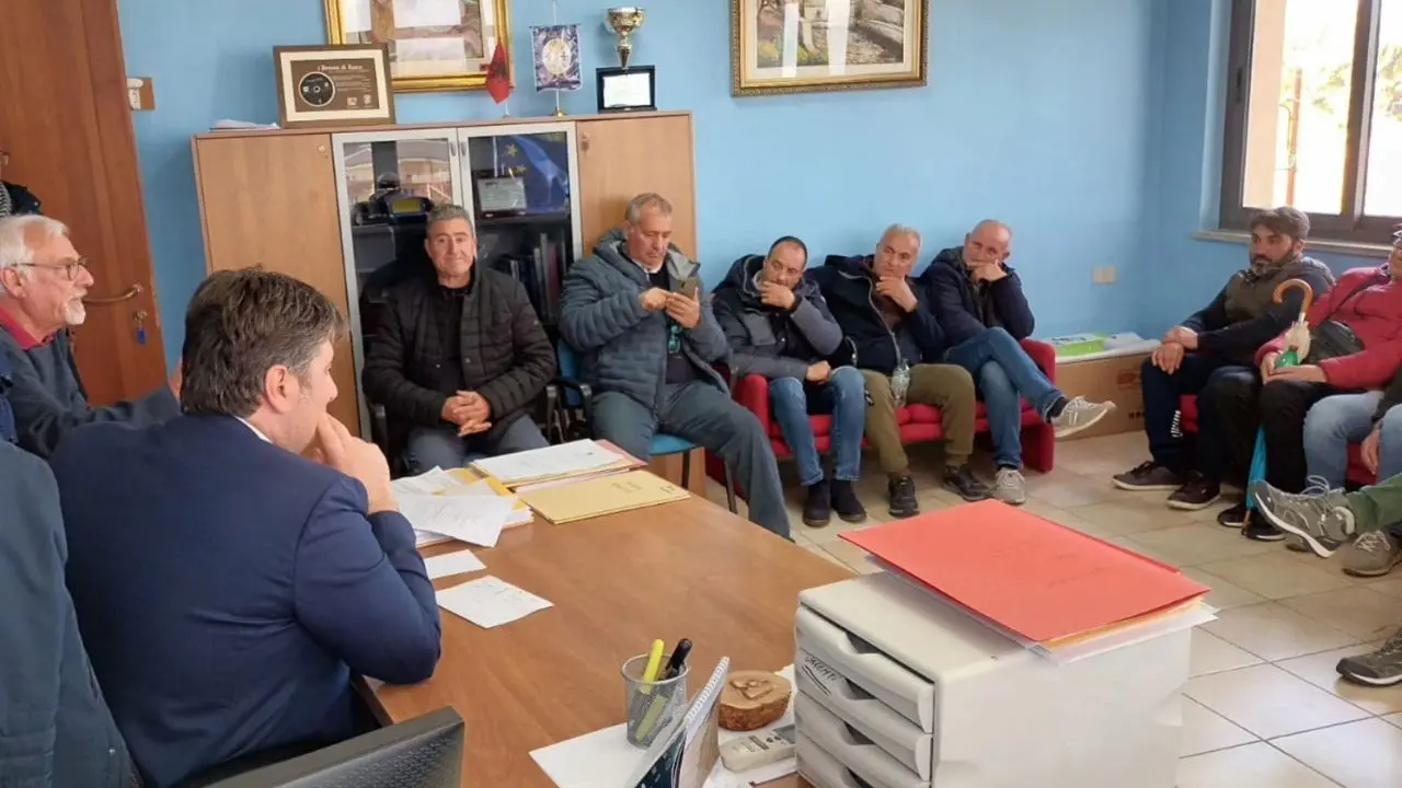 Catanzaro, i 18 lavoratori della discarica di Alli non saranno più licenziati. Lo Schiavo: «Procedura ufficialmente rientrata»
