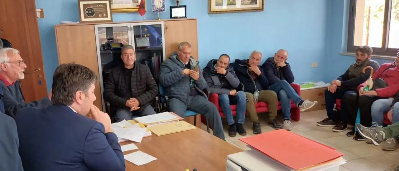 Catanzaro, i 18 lavoratori della discarica di Alli non saranno più licenziati. Lo Schiavo: «Procedura ufficialmente rientrata»