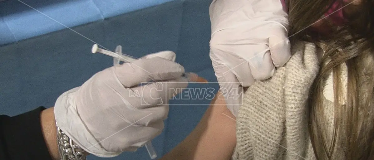 Vaccinarsi senza prenotazione, in Calabria nuovi open day: ecco luoghi e orari