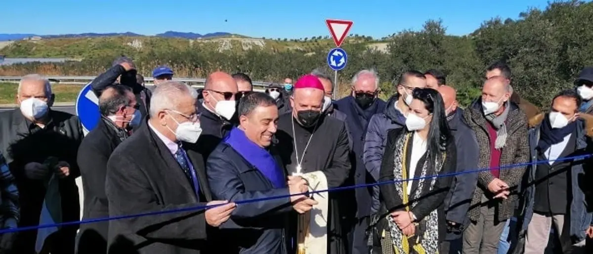 Inaugurata la “Strada del mare” nel Crotonese: collega i comuni dell’entroterra alla statale 106
