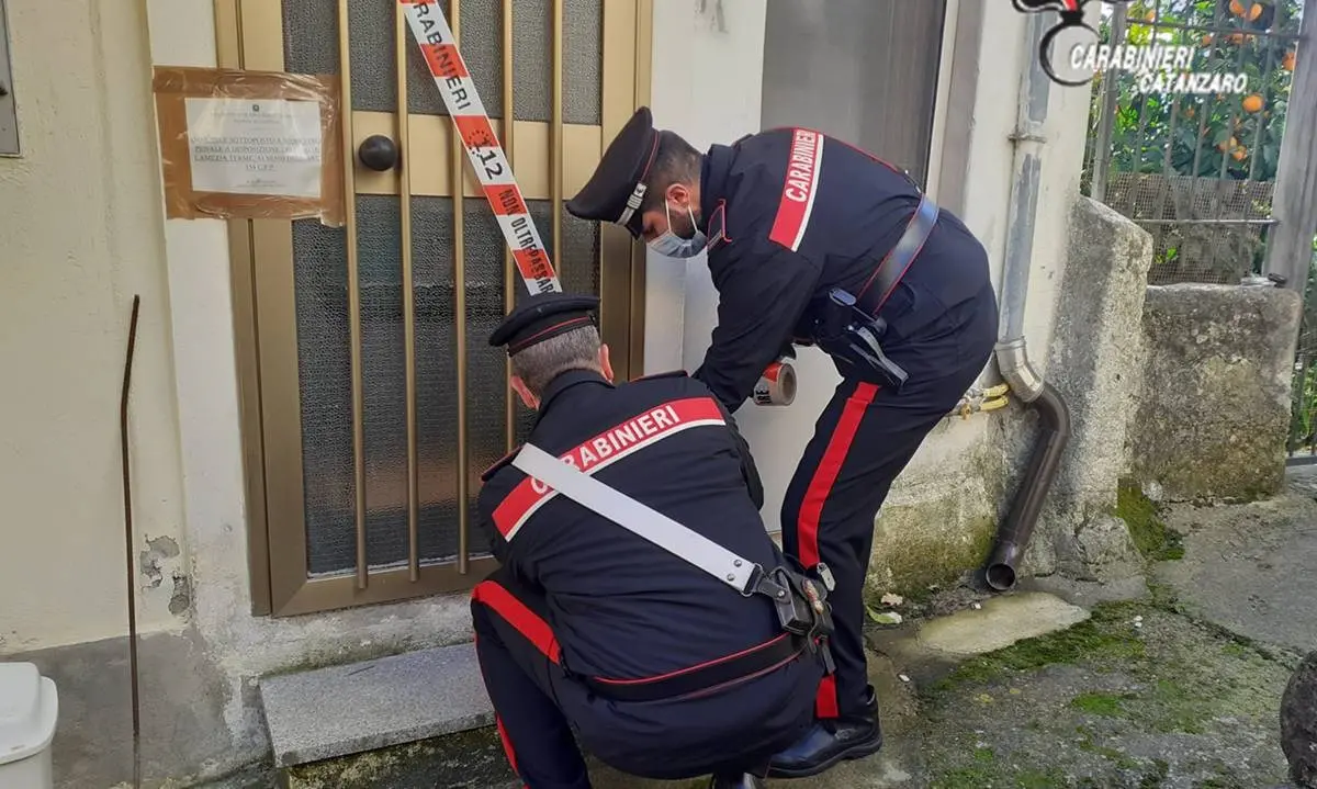 Donna uccisa nella notte nel Lametino, fermato il marito: indagini dei carabinieri