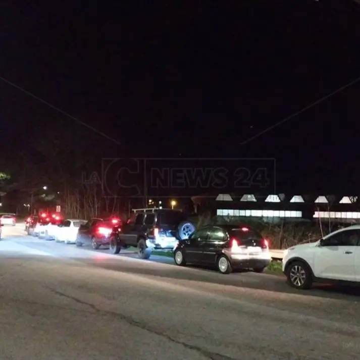 Vibo, odissea tamponi per gli studenti: traffico in tilt e lunghe code