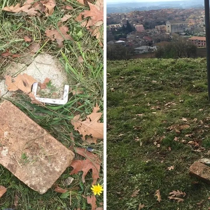 Sant’Onofrio, vandali distruggono la targa dedicata alle vittime del Covid
