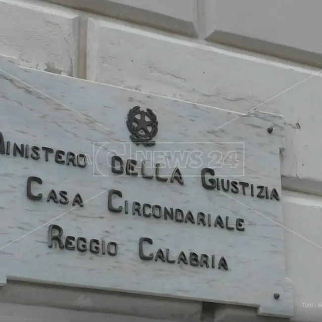 Carcere di Reggio Calabria, trovato smartphone in una cella durante una perquisizione