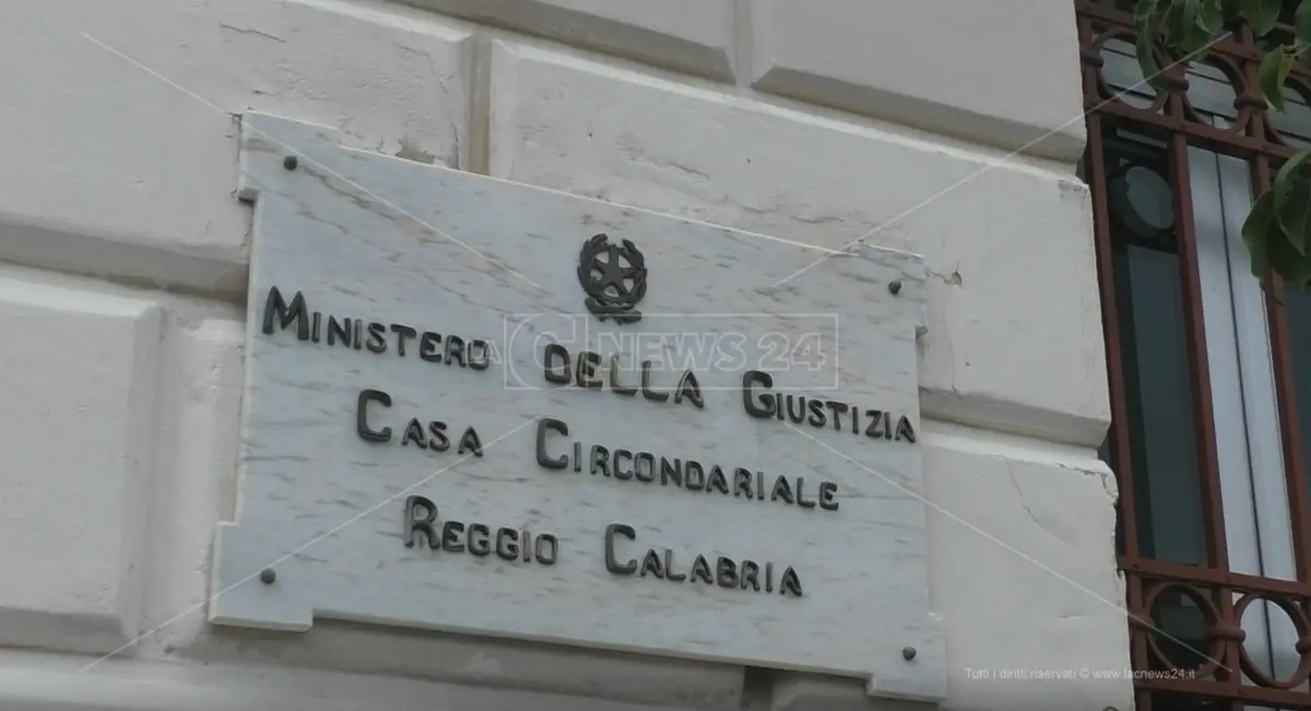 Carcere di Reggio Calabria, trovato smartphone in una cella durante una perquisizione