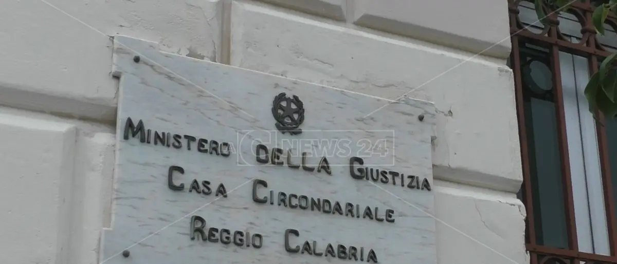 Carcere di Reggio Calabria, trovato smartphone in una cella durante una perquisizione