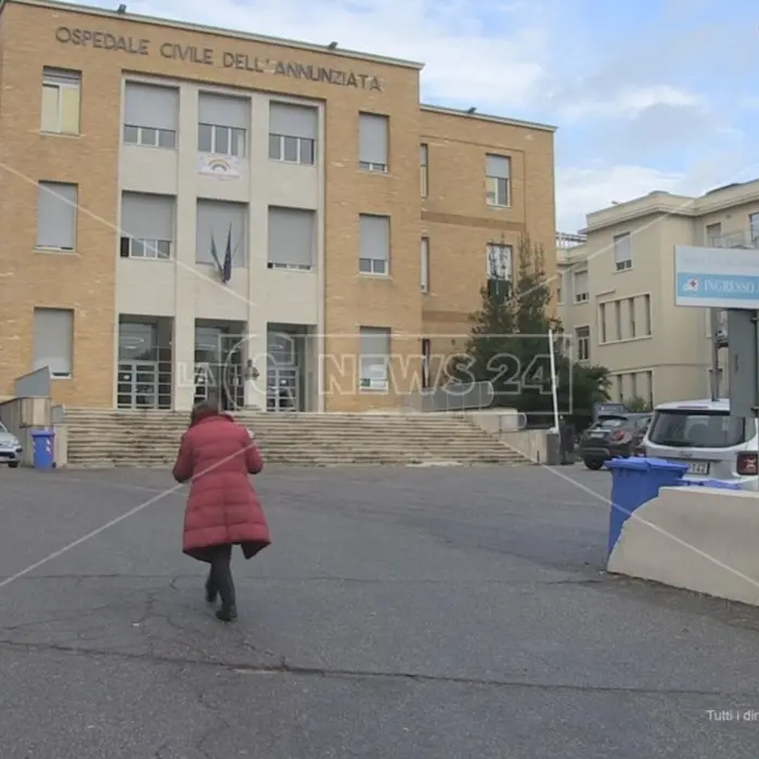 Cosenza, Occhiuto: «All’ospedale Annunziata in arrivo 201 assunzioni, finisce l’era dei tagli»