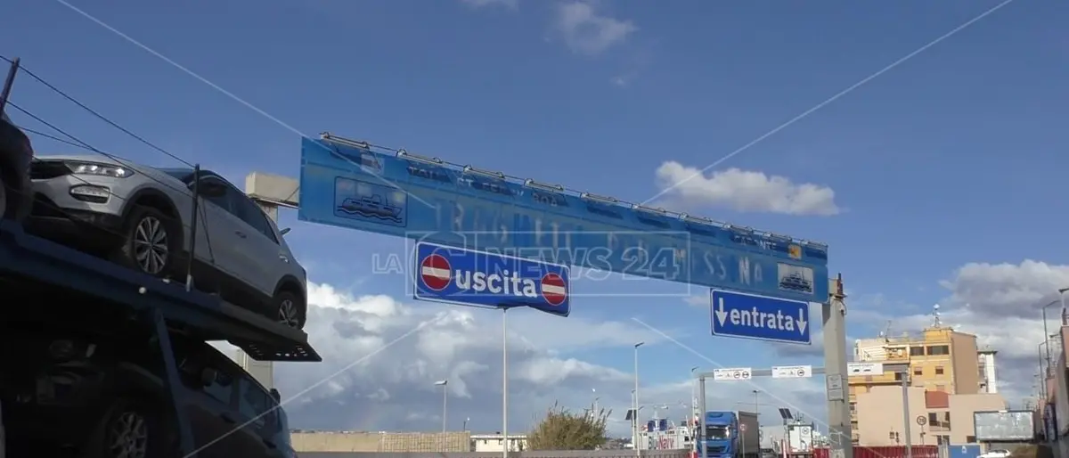 Sicilia chiama, Calabria risponde: anche Occhiuto consente di traghettare senza super green pass