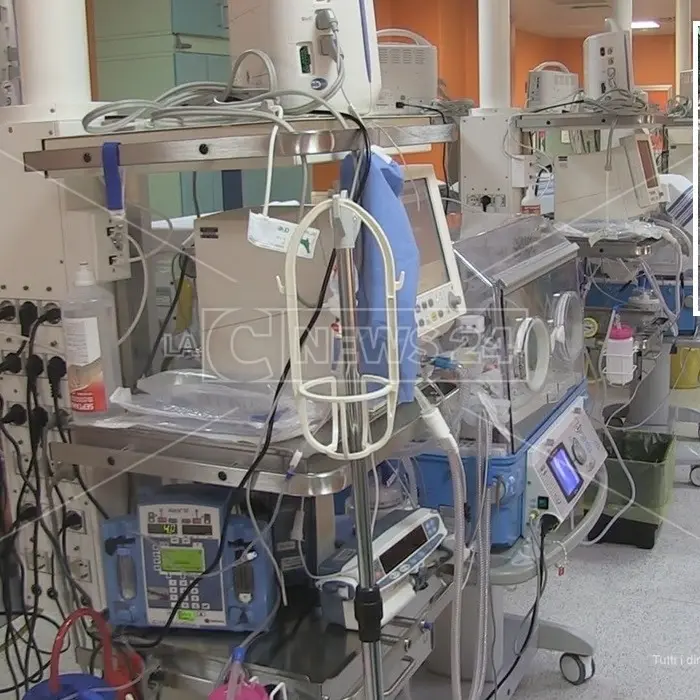 Dalle nascite premature ai tumori operati, i grandi numeri dell’Ospedale di Cosenza: «Punto di riferimento in Calabria»