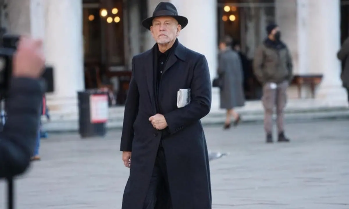 L’attore John Malkovich a Venezia senza green pass, rifiutato da un noto hotel