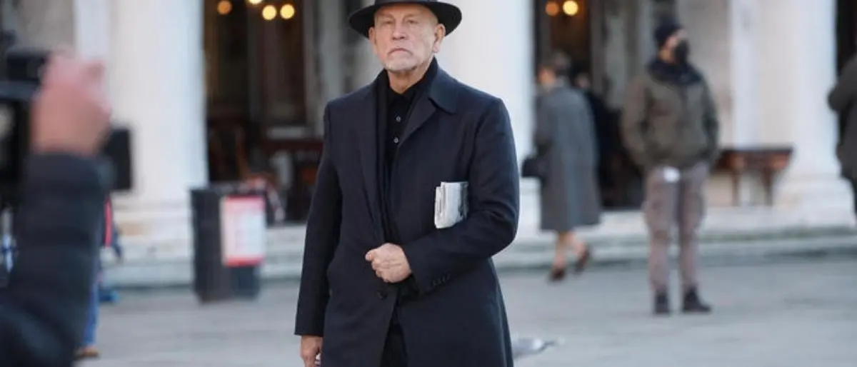 L’attore John Malkovich a Venezia senza green pass, rifiutato da un noto hotel
