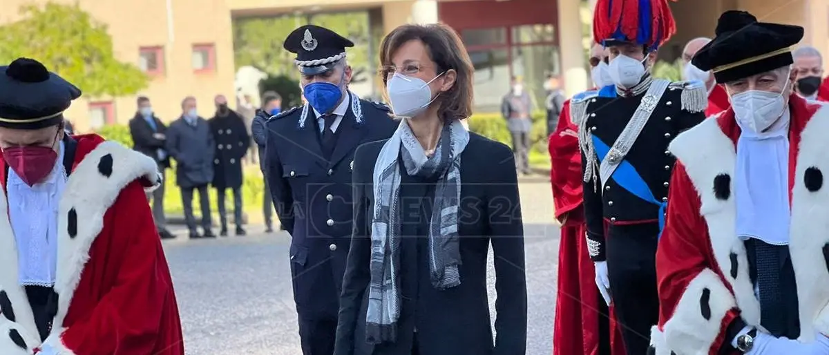 Il ministro della Giustizia a Reggio: «Presto rinforzi e riforme per abbattere l’arretrato e ridurre la durata dei processi»