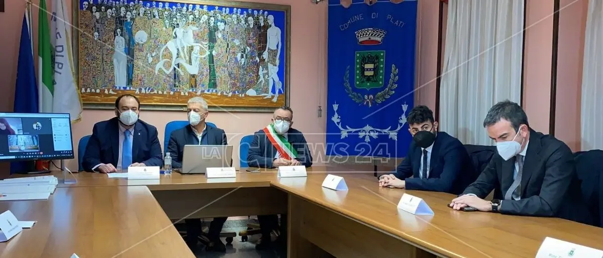 Occhiuto e Morra a Platì dopo l’intimidazione al Comune: «Questa città non è zona franca»