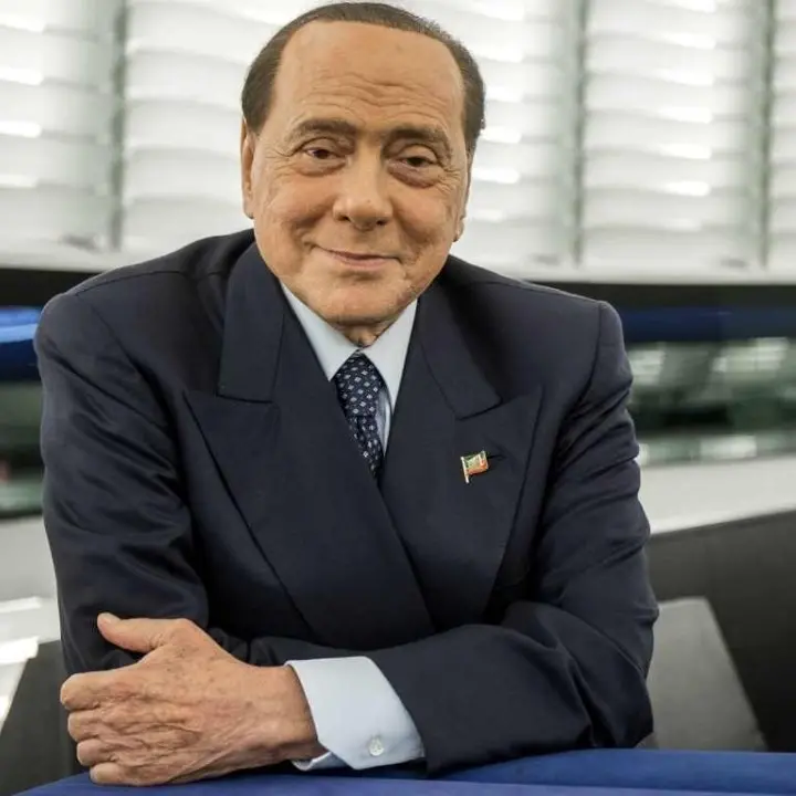 Berlusconi fa un passo indietro: «Rinuncio alla corsa per la Presidenza della Repubblica»