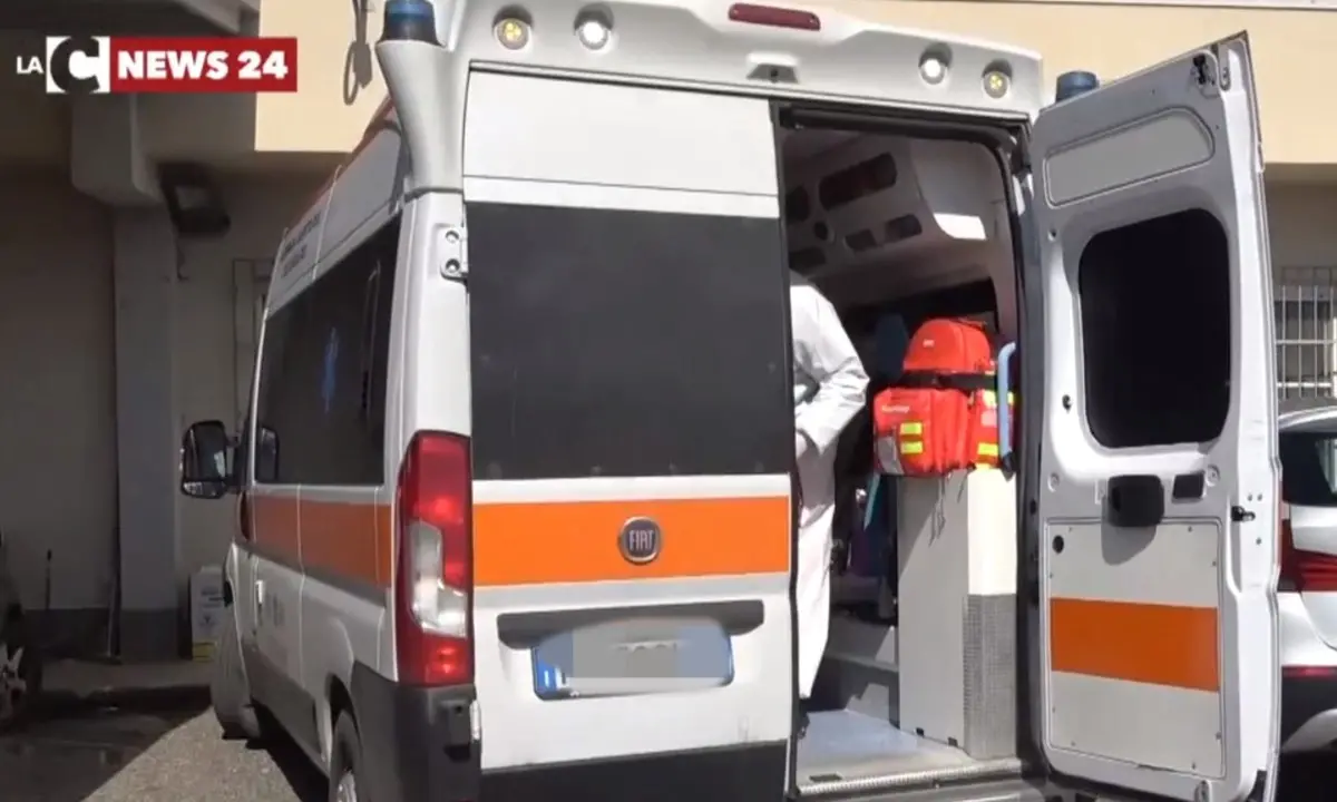 Reggio Calabria, chiama il 118 per una brutta caduta della nonna ma l’ambulanza c’è solo dopo quasi 2 ore