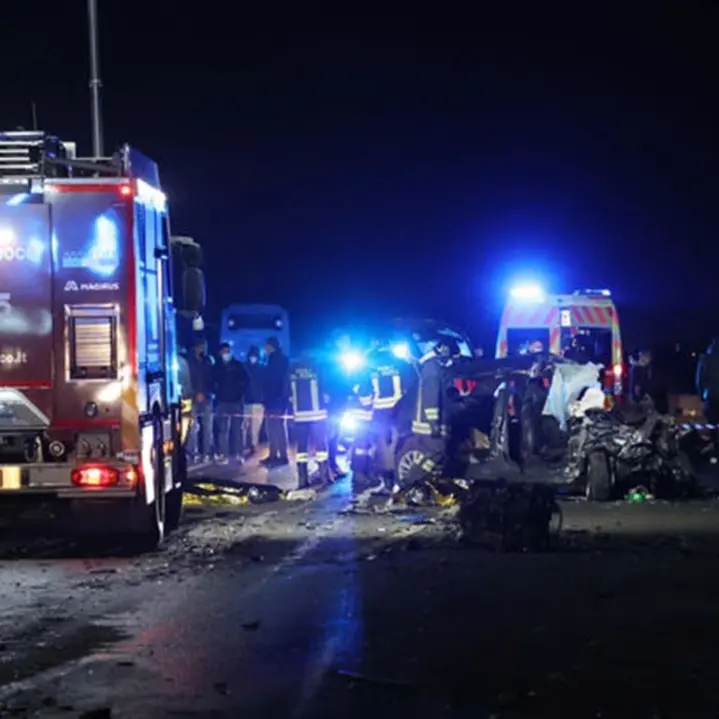 Tragico incidente nel Bresciano, morti cinque giovani nello scontro tra auto e bus