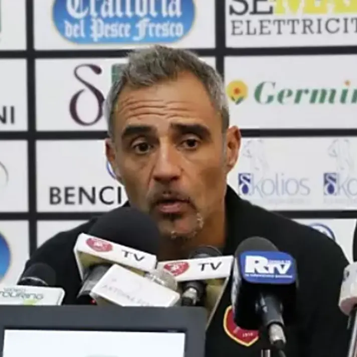 Reggina, c’è subito la svolta: esonerato l’allenatore Domenico Toscano