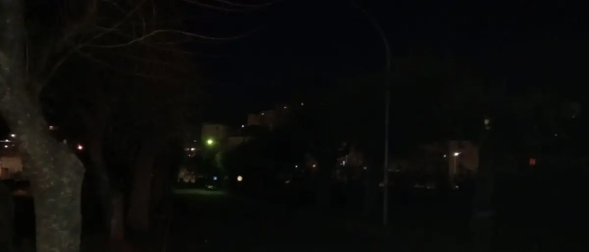 Catanzaro, il viale dell’ospedale Ciaccio al buio: pazienti e cittadini esasperati