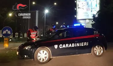 Ubriaco disturba turisti e aggredisce i carabinieri, 32enne arrestato nel Cosentino