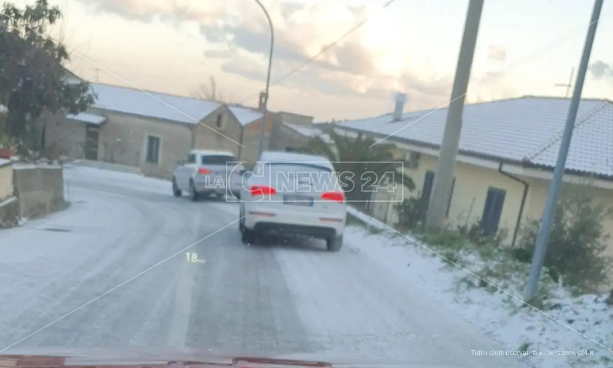 Neve in Calabria, disagi e scuole chiuse in alcuni centri del Cosentino e del Catanzarese