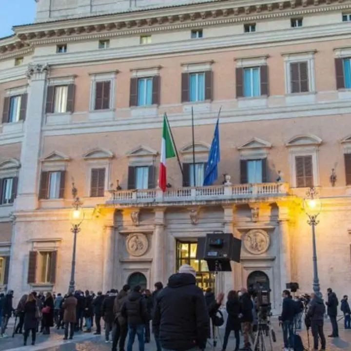 Quirinale, seconda fumata nera: nuova pioggia di schede bianche