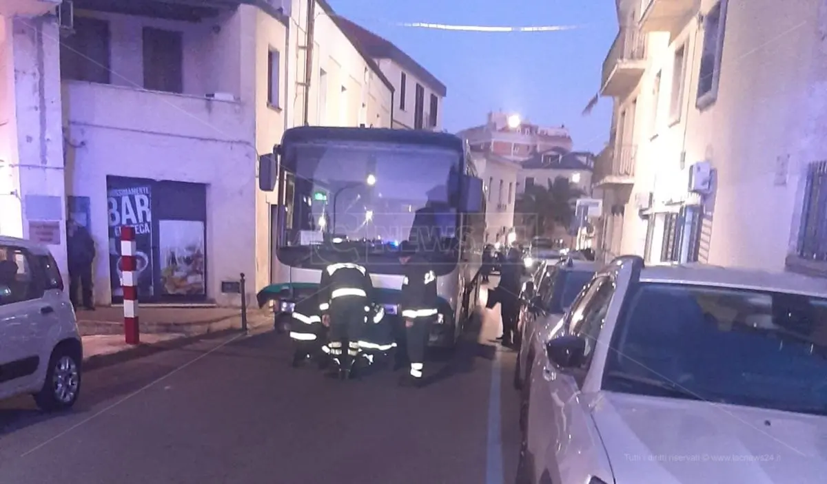 Catanzaro, autobus in panne in via Acri: traffico in tilt da circa un’ora